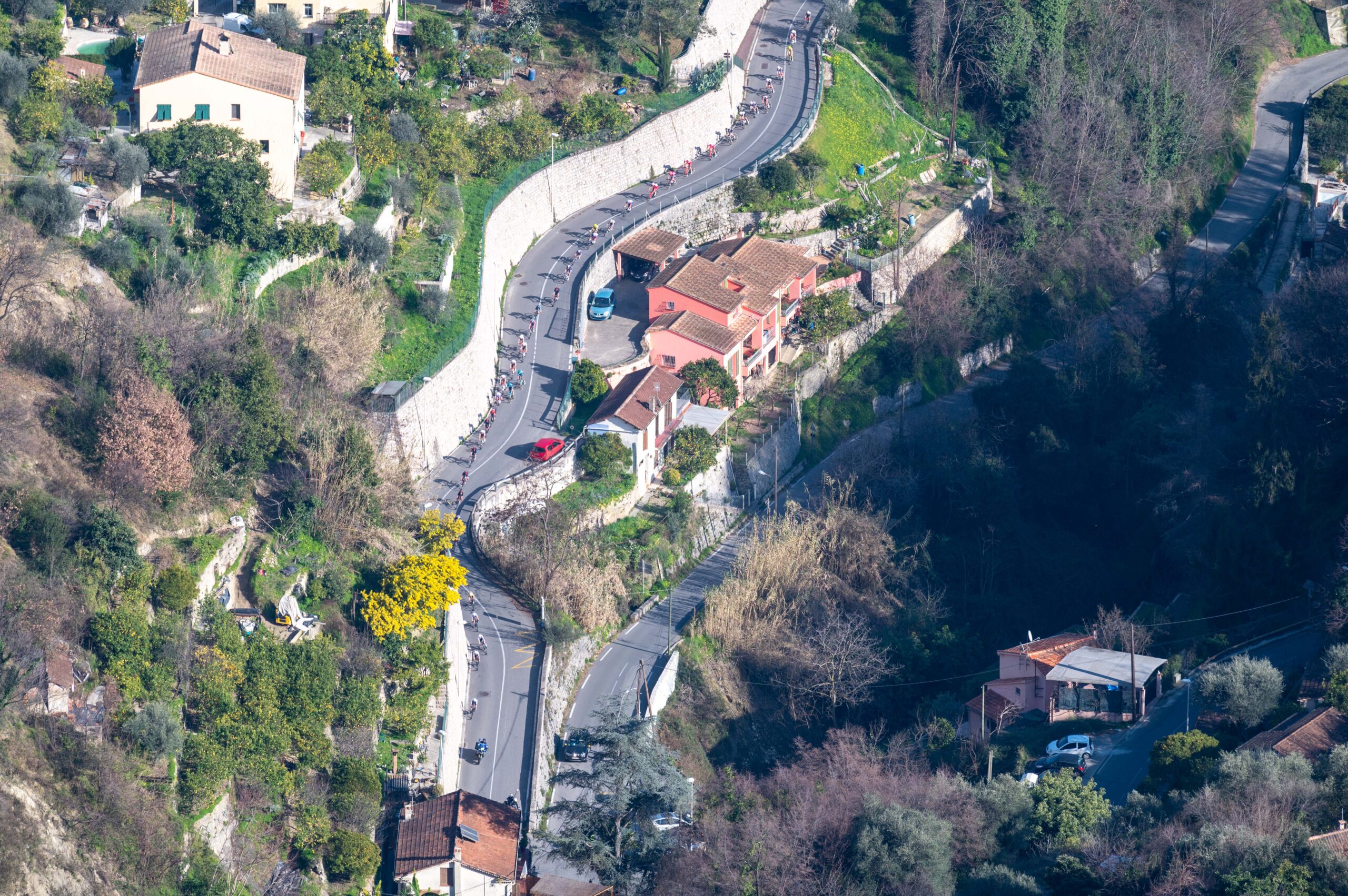 Photo reportage en sport avec l'équipe Team Delko lors du Tour des Alpes Maritimes et du Var en 2021. Col de la Madone