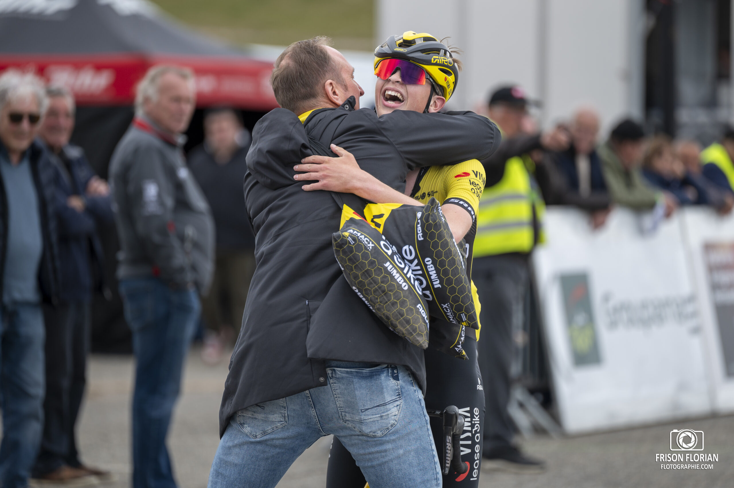 Ambiance de l'équipe Team Visma | Lease a Bike Development lors de la Ronde de l'Isard 2024