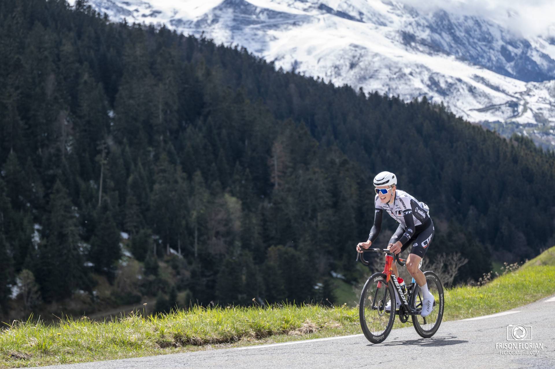 VAN DER MEULEN Max de l'équipe CTF Victorious dans le Col de Peyresourde lors de la Ronde de l'Isard 2024